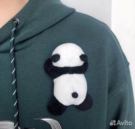 Необычная брошь