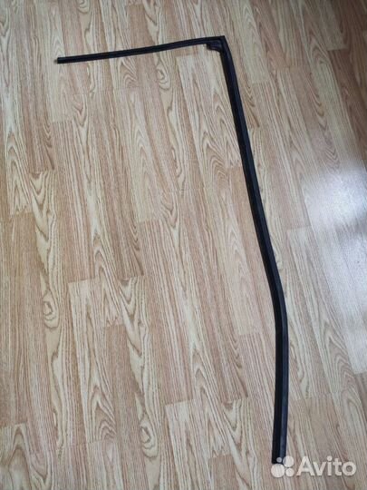 Внутренняя уплотнительная резинка задней правой дв