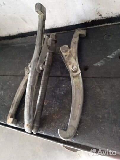 Съемник трёх лапчатый