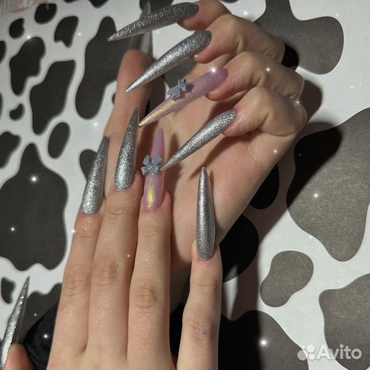 Модель на маникюр