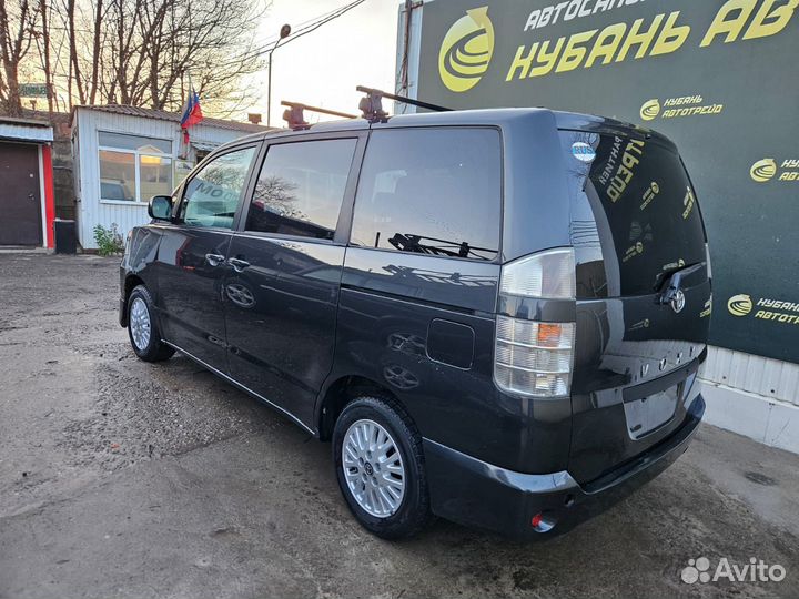 Toyota Voxy 2.0 AT, 2002, 390 000 км