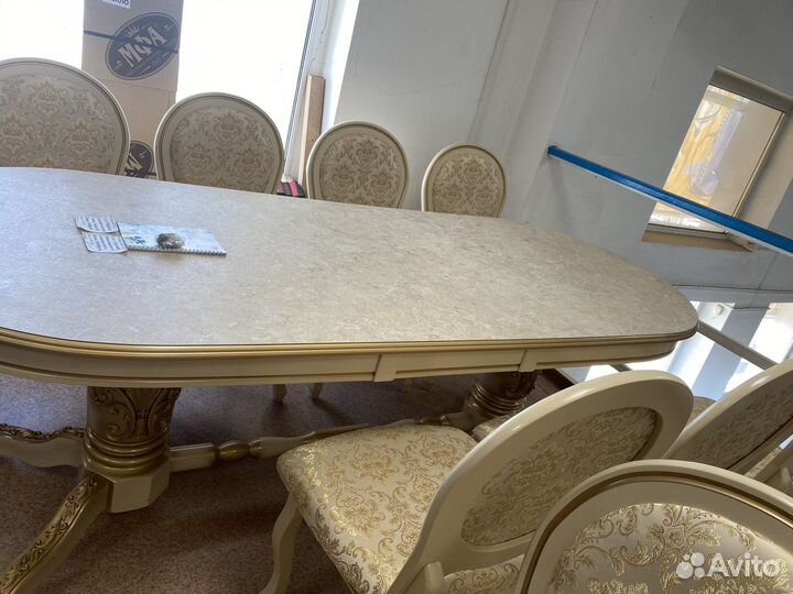 Столы и стулья