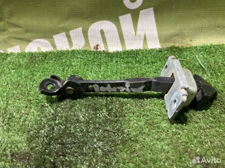 Ограничитель двери задний правый Mazda Mazda3 BK