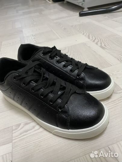 Кроссовки женские 38,5