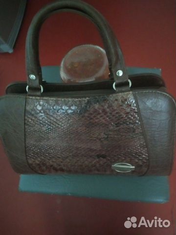 Сумка б/у в хорошем состоянии,2 отдела, посередине