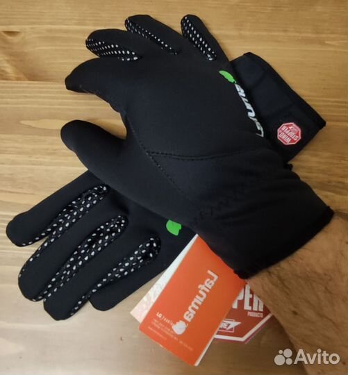 Спортивные перчатки