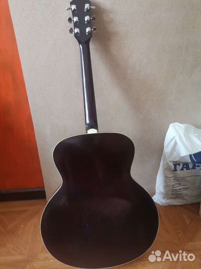 Акустическая гитара