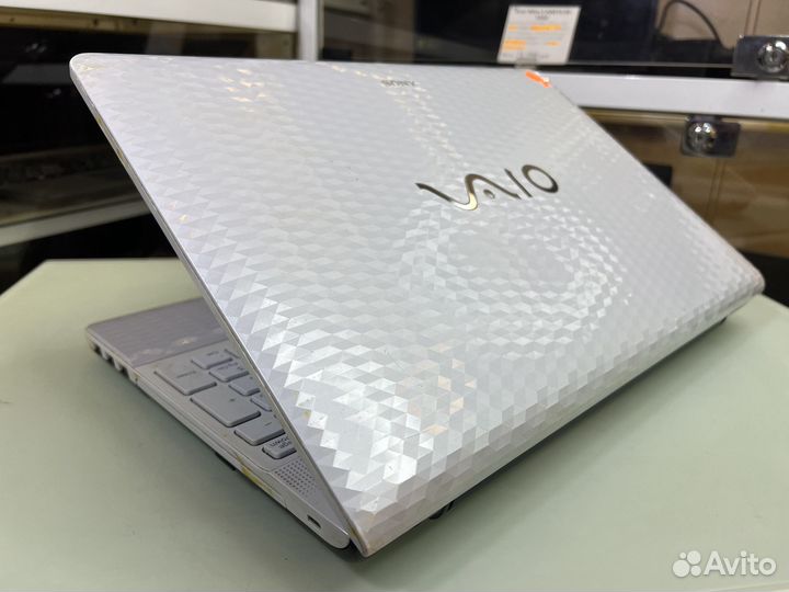 Отличный Sony AMD/5Gb/15.6