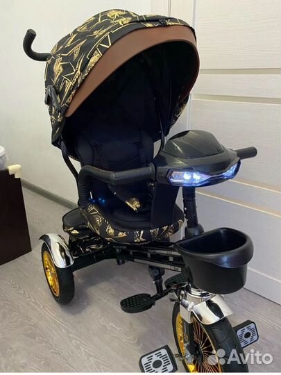 Трехколесный велосипед с ручкой