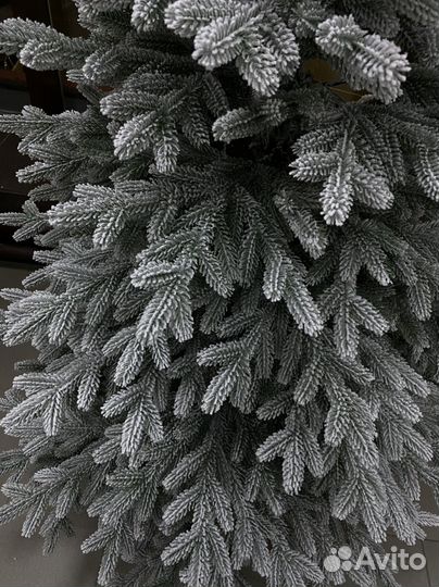 Ель искуственная литая заснеженная