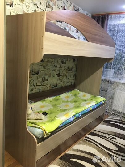 Кровать двухьярусная