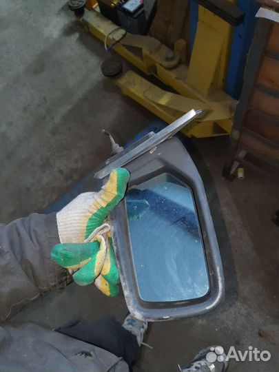 Правое боковое зеркало на мерседес 123