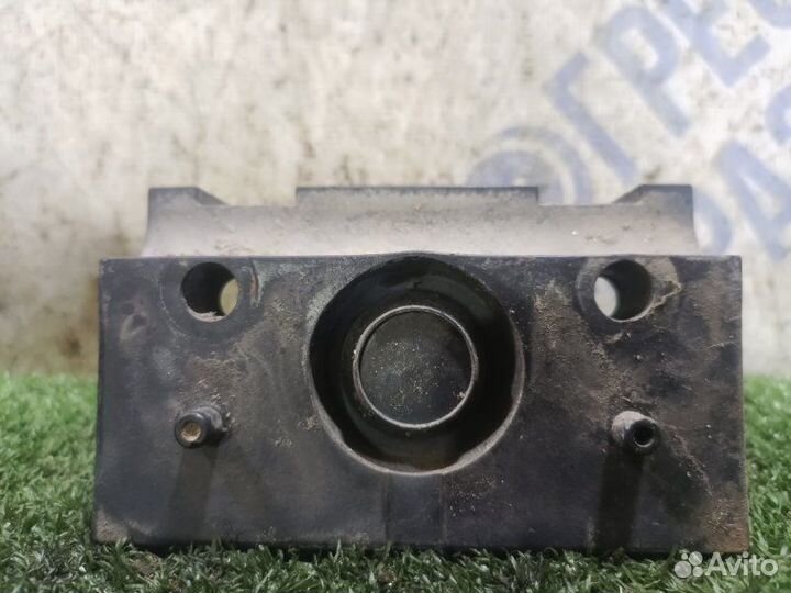 Крепление правое Renault Premium грузовик 11.1