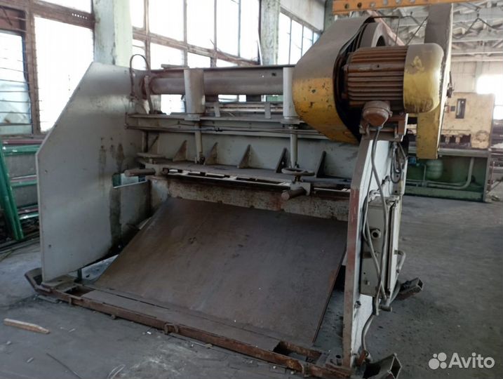 Гильотина HB -3118