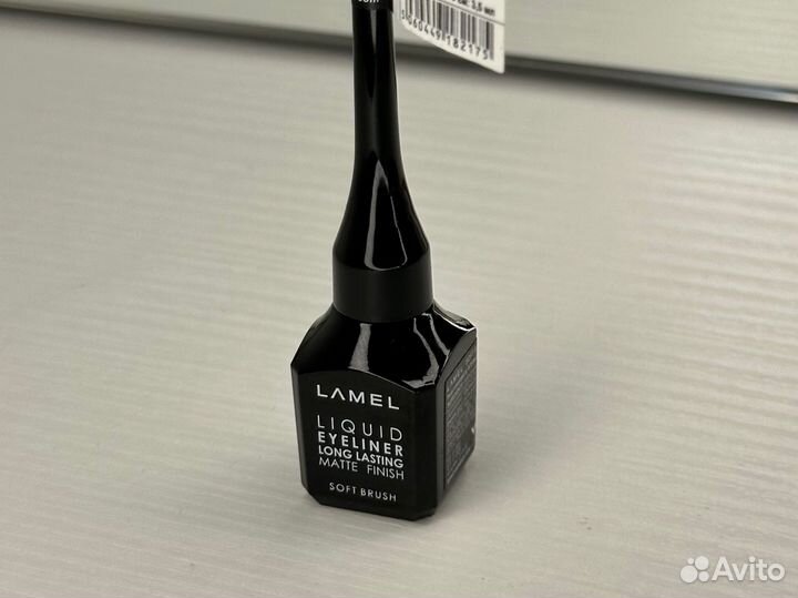 Подводка для глаз твердая кисть Lamel ламель