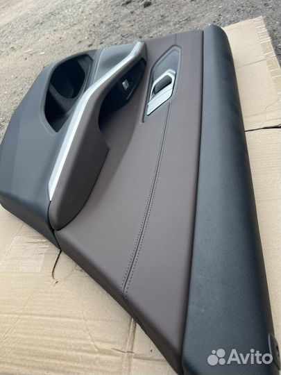 Обшивка задней двери BMW G20