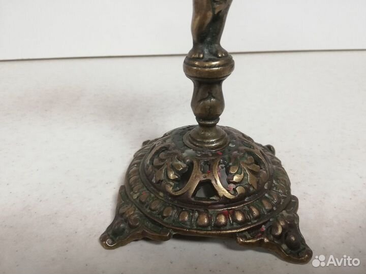 Старинный подсвечник из бронзы
