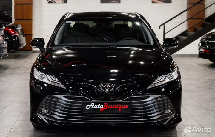 Toyota Camry V70 эмблема решетки радиатора в стекл