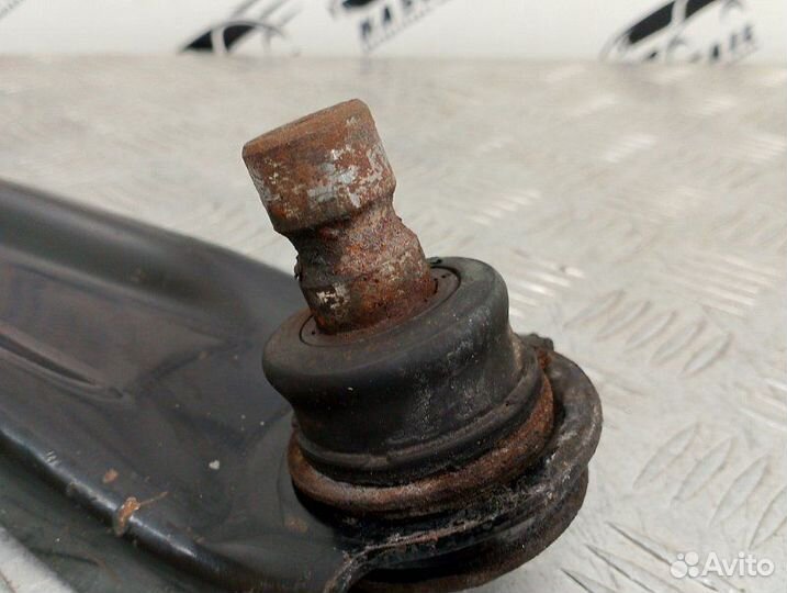 Рычаг подвески нижний передний правый Nissan