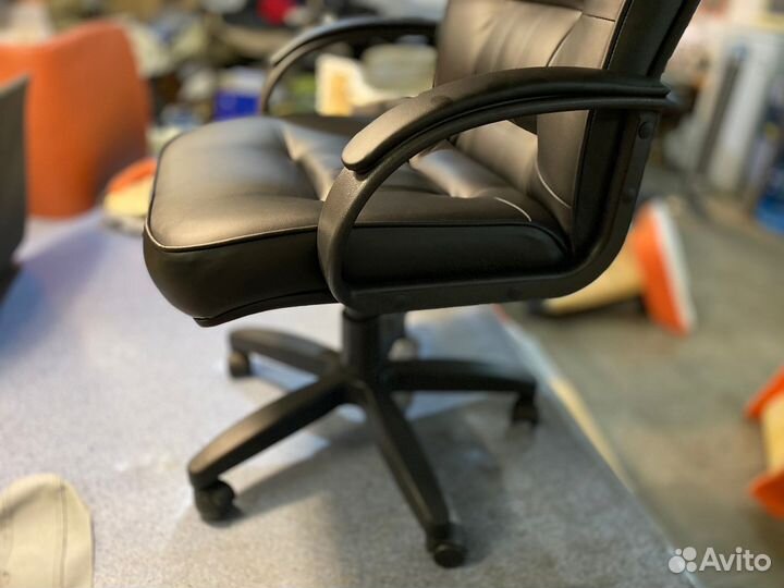 Офисное кресло