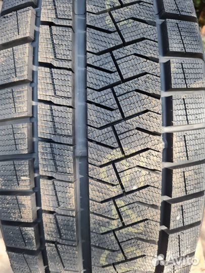 Pirelli Formula Ice FR 215/60 R16 99T