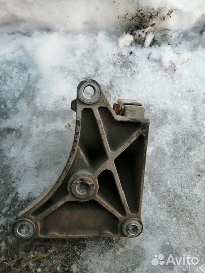 Кронштейн промежуточного вала рено флюенс 2.0л