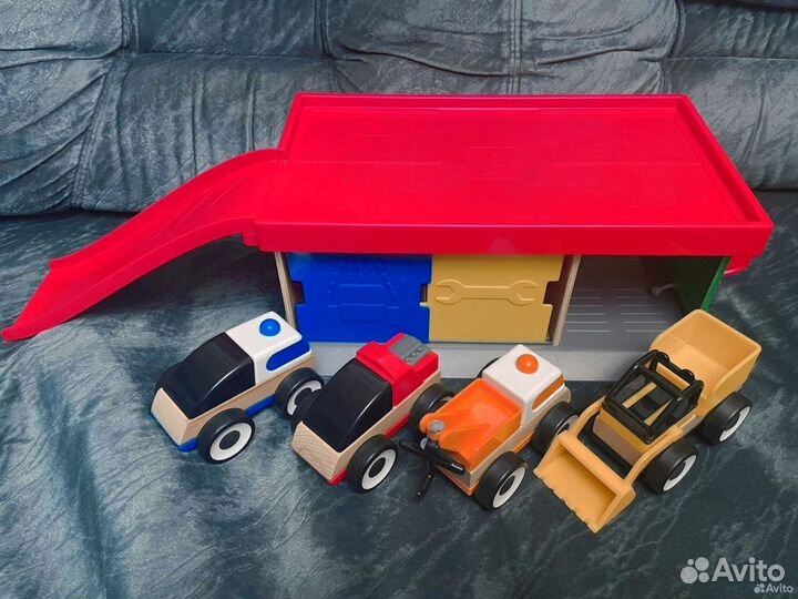 Парковка заправка IKEA с машинками