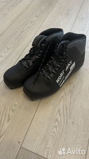 Лыжные ботинки