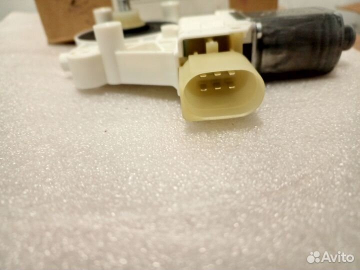 BMW 1/2/3/4/7/i8 Мотор стеклоподъёмника пер левый