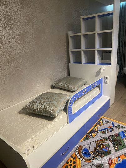 Детская кровать + стеллажи, матрас