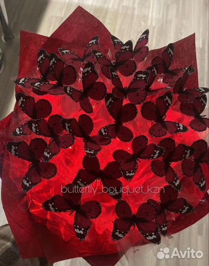 Розы и лент, букеты с бабочками