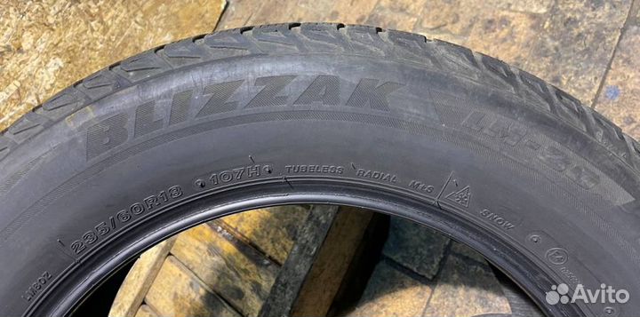 Bridgestone Blizzak LM-80 235/60 R18