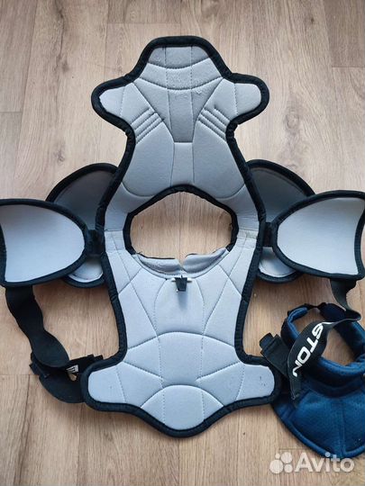 Нагрудник хоккейный easton