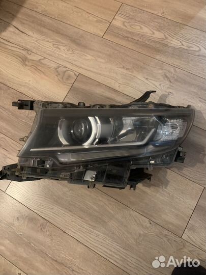 Фара леваяToyota Land Cruiser Prado 150