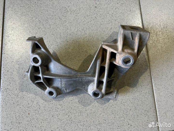 Кронштейн генератора Renault Duster пробег