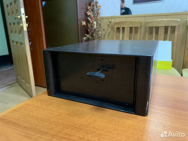 Сейф металлический