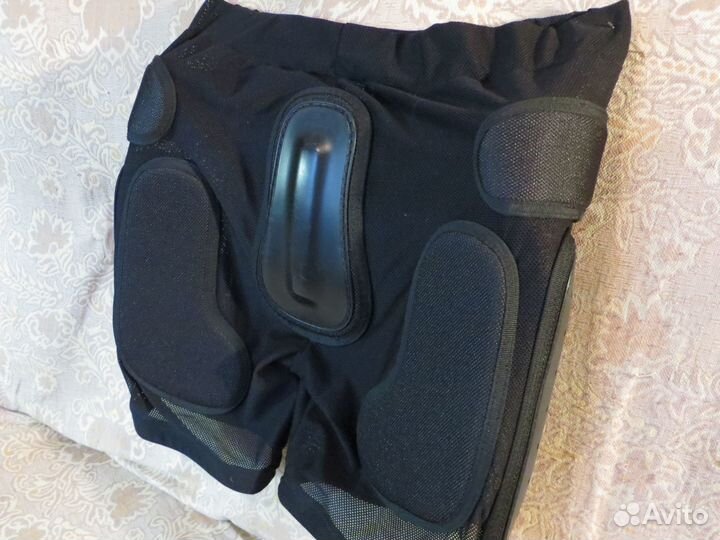 Защитные шорты для сноуборда