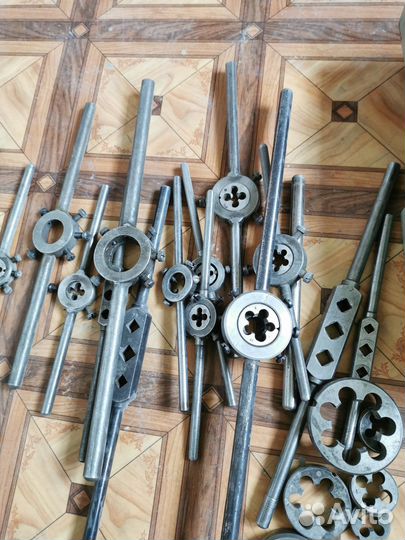 Плашкодержатель,плашки,метчики,воротки