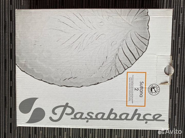 Стеклянные тарелки