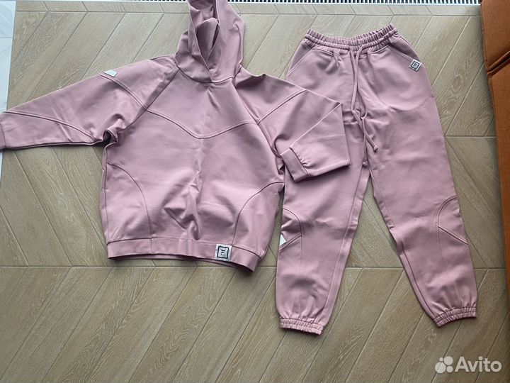 Костюм женский новый