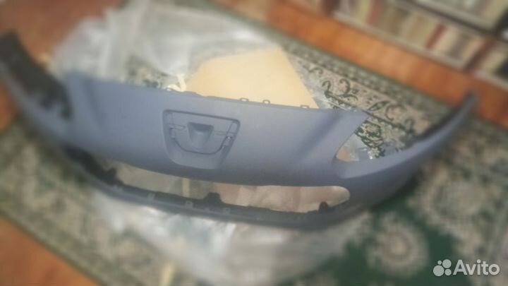 Оригинальный новый бампер на пежо