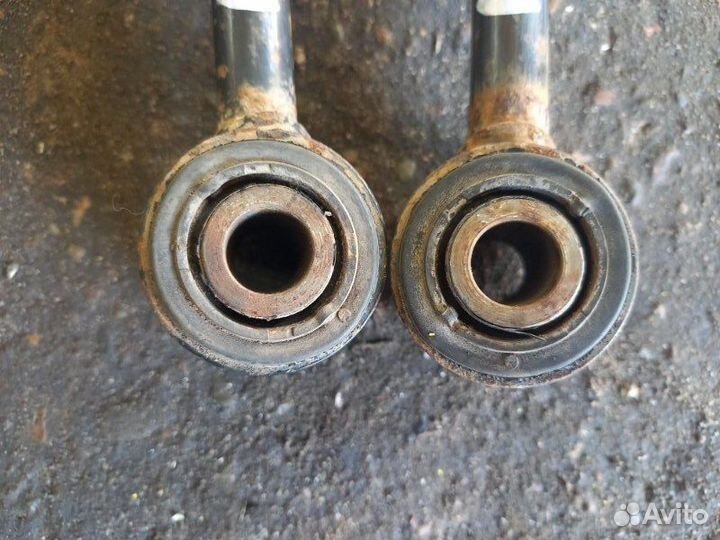 Рычаг поперечный задний Toyota Avensis 2008