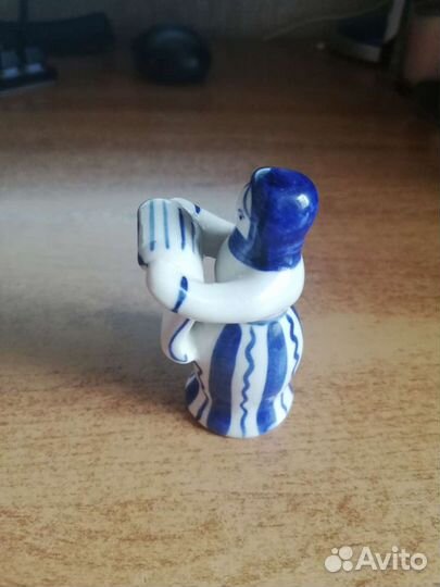 Фарфоровая статуэтка гжель 