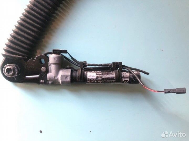 Ответная часть ремня безопасности передняя правая