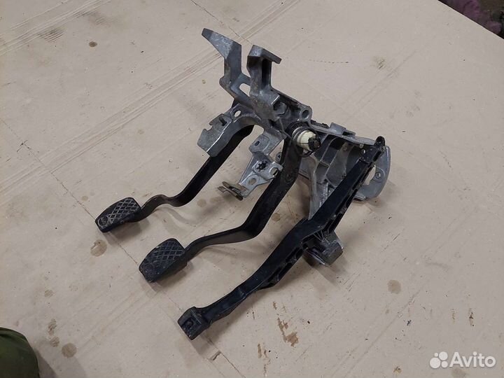 Педали тормоза сцепление Audi 80 b3/b4