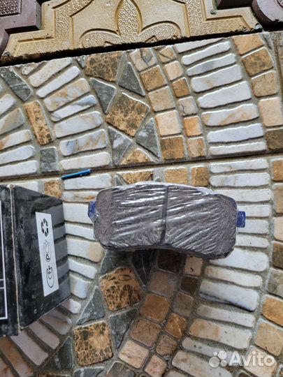 Продаю тормозные колодки задние кия рио 2