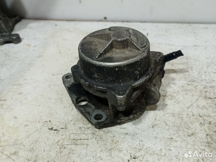 Насос вакуумный Peugeot Partner 1