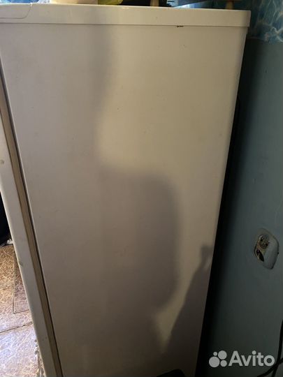 Холодильник Атлант однокамерный б/у в ремонт