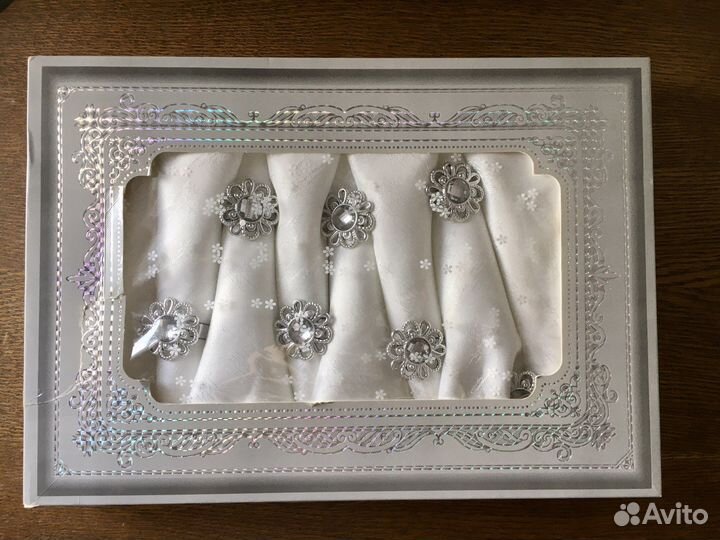 Скатерть и салфетки новые