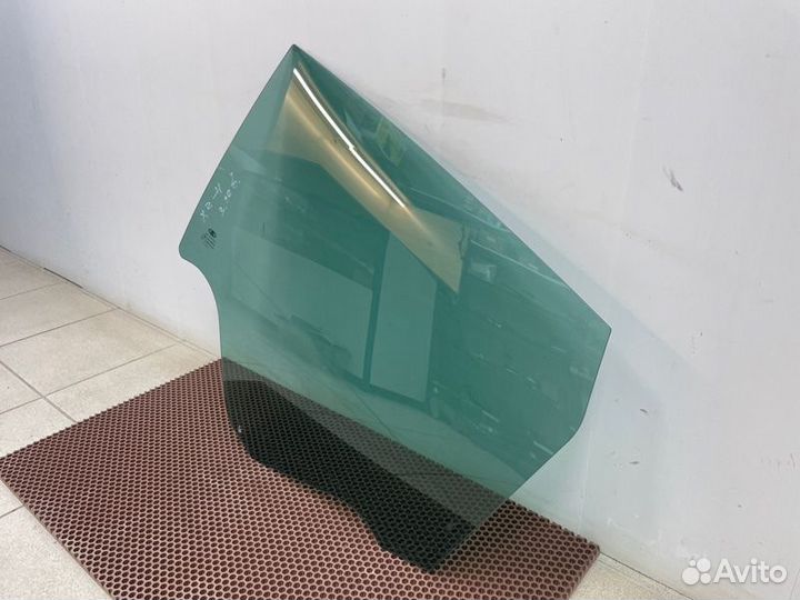 Стекло двери заднее левое LADA X-Ray